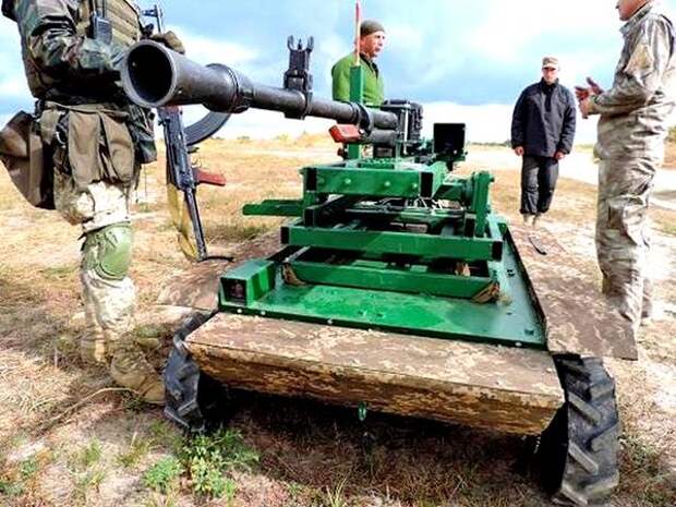 «Без пушки — мотоблок»: испытания украинского «терминатора» подняли на смех