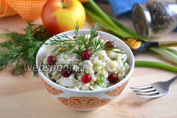 Фото Салат с треской, рисом и зелёным луком