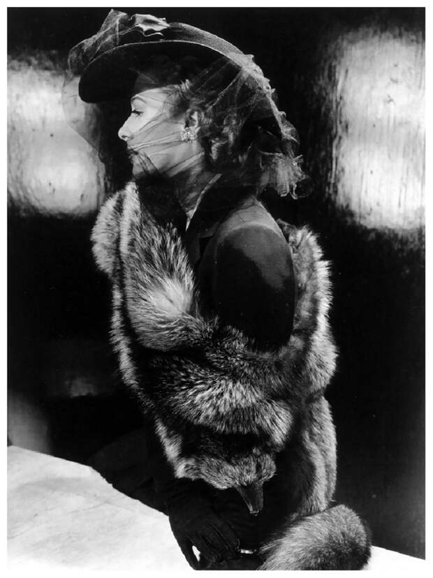 Maurine Zollman, one of John Powers’ early supermodels, Vogue, May 1, 1941 Photo John Rawlings.jpg