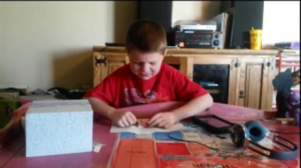 This Boy Gets Challenged By His Dad to Eat Sushi For $10, But His Little Sister Has Other Plans