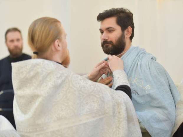 Индиец Сандип приехал в Челябинскую область и стал крещеным Фомой