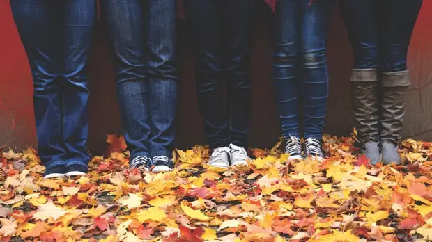 Врач-ортопед Викторов рассказал, как правильно выбрать сезонную обувь