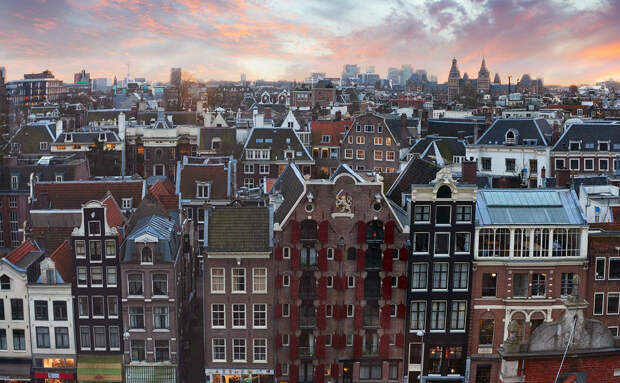 Суд в Амстердаме потребовал от сквоттеров освободить торгпредство России