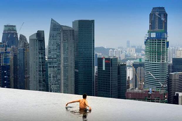 Гостиница Marina Bay Sand (Сингапур)  бесконечный бассейн (1)