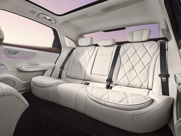 Больше Camry, мощнее Camry, роскошнее Camry — и не дороже: флагманский 5-метровый седан Chery Fulwin A9L с запасом хода более 2000 км оценили в 22 тыс. долларов
