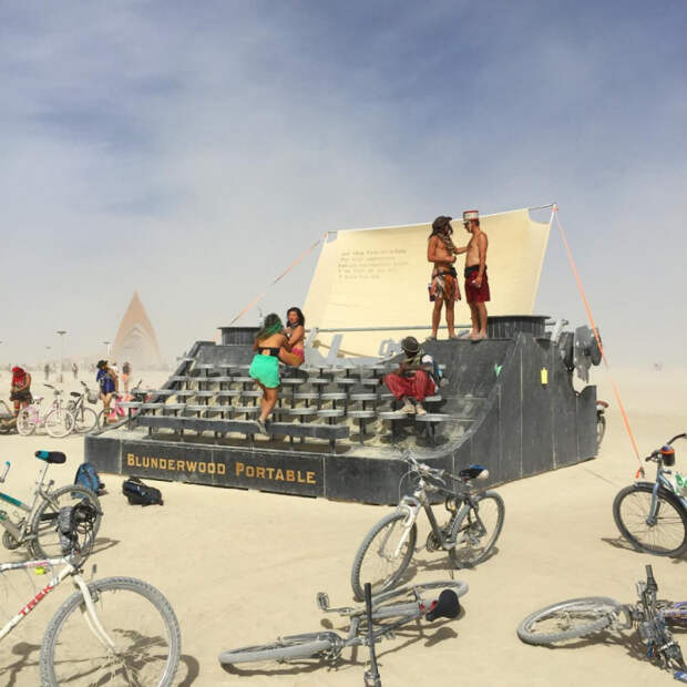 Инсталляция «Blunderwood Portable» Burning Man 2015