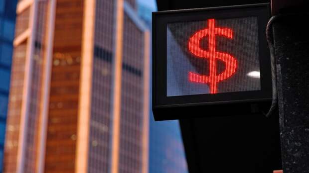 Investing.com: внебиржевый курс доллара впервые с ноября превысил ₽81