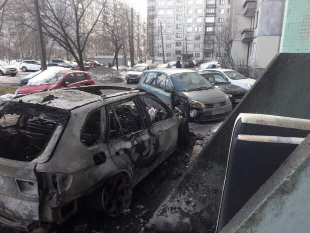 В Петербурге случайно сгорел BMW, припаркованный у подъезда bmw, авто, автоместь, возгорание, месть, парковка, поджог, пожар