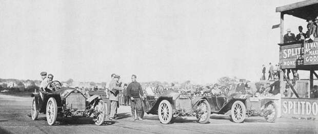 Подборка фотографий автогонок прошлого века (154 фото)