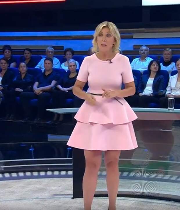 "Так Лондон еще не позорился" - Захарова показала в прямом эфире подделанные доказательства Терезы Мэй