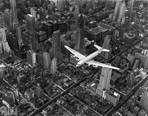 Самолет над Манхеттеном журнал Life, лучшее, фото
