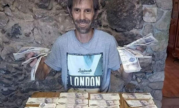 Мужчина делал ремонт в доме в Испании и нашел миллионы песет