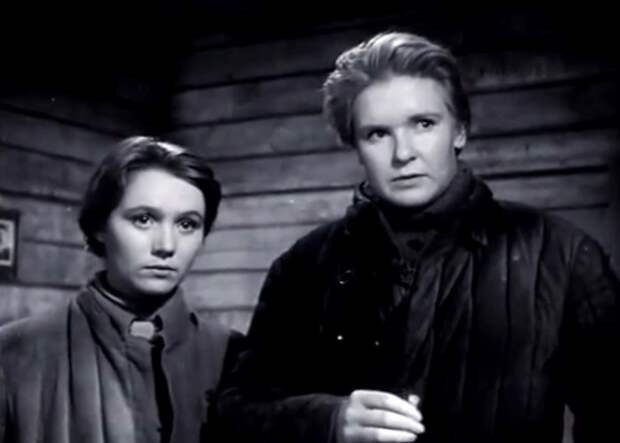 Кадр из фильма *В трудный час*, 1961 | Фото: kino-teatr.ru Кадр из фильма *В трудный час*, 1961 | Фото: kino-teatr.ru