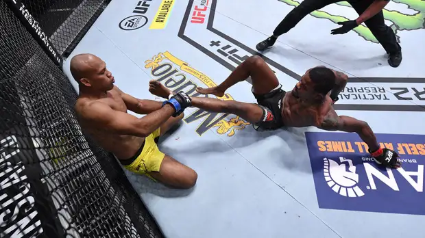 Холланд бросил вызов Чимаеву после победы нокаутом над Соузой