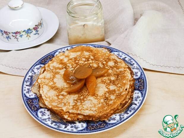 Дрожжевые блины с яблоками