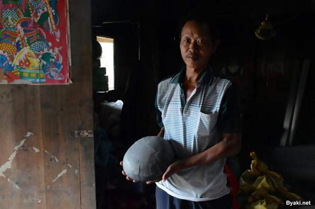 Утёс в Китае каждые 30 лет «откладывает» каменные яйца