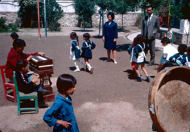 6. Танцы в детском саду  афганистан, ретро, фотография
