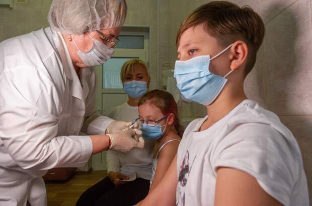 Несколько тысяч пермских родителей дали согласие на вакцинацию детей от коронавируса