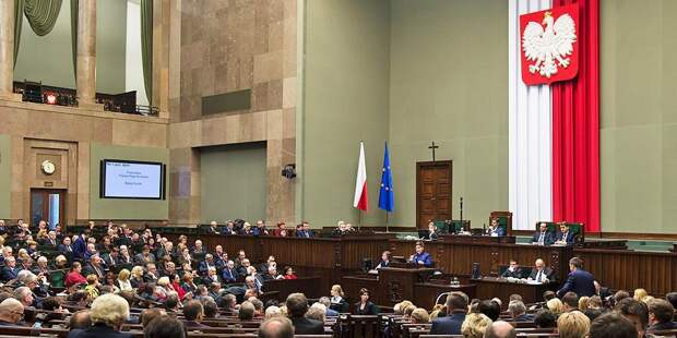 Польский парламент намерен запретить трактовать историю в пользу России