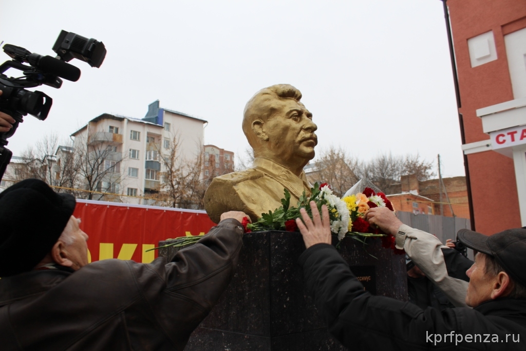 Ответ на открытие Ельцин-центра не заставил долго ждать - открыт первый в России Сталин-центр