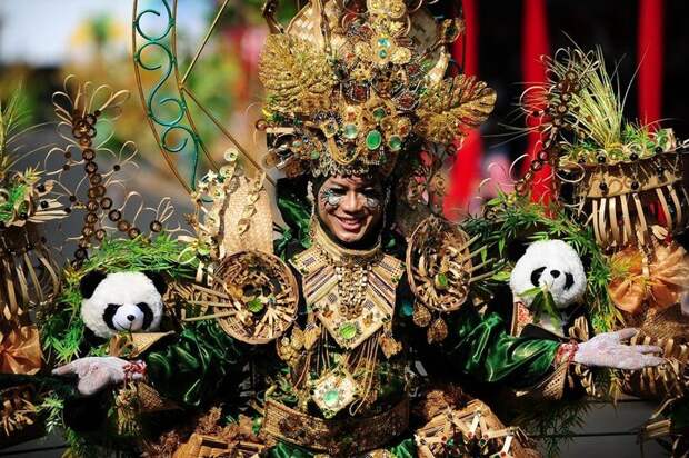 Необычный карнавал в индонезийском Джембере (12)