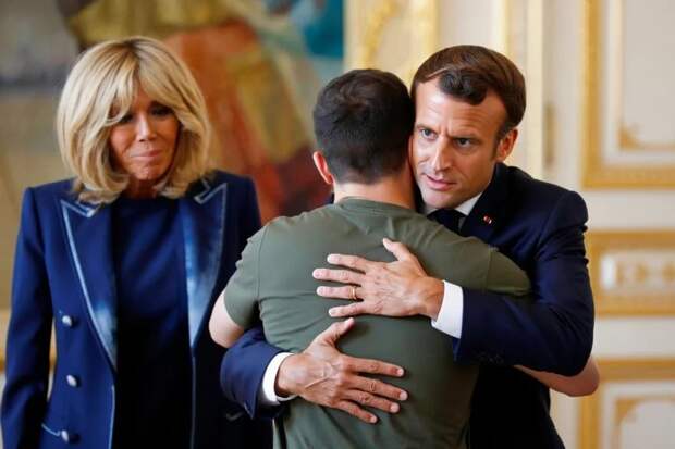 Макрон больше не обязан заниматься сексом с Брижит: во Франции отменили супружеский долг