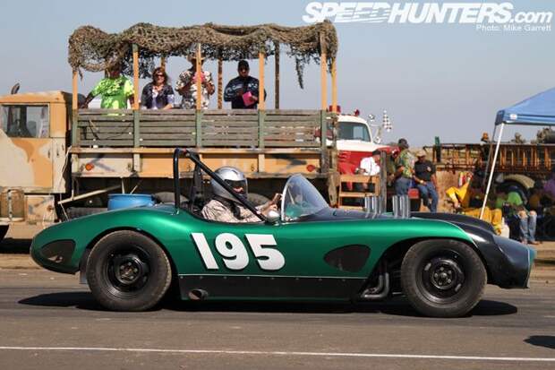 Hot-rod гонки на заброшенном аэродроме в Калифорнии (60 фото)