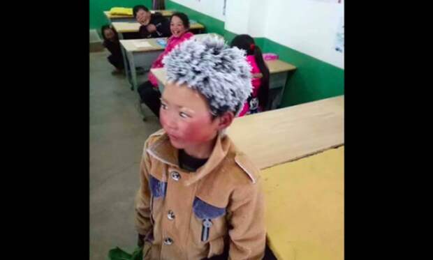 8-летний мальчик пришёл в школу с обледенелыми волосами на голове, когда учитель подошёл к нему, его сердце остановилось