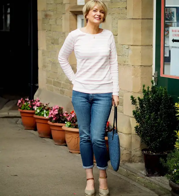 Укороченные джинсы для женщин 40 лет: лучшие фасоны и 15 стильных образов