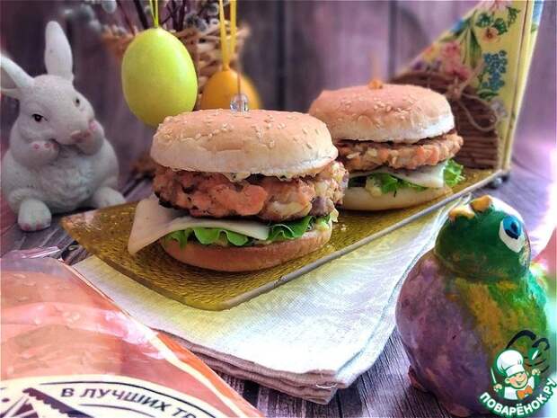 Фишбургер с котлетой из рубленного лосося