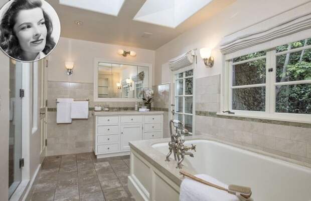 Go Inside The Luxurious Bathrooms Of The World's Most Famous Celebrities (18 pics)