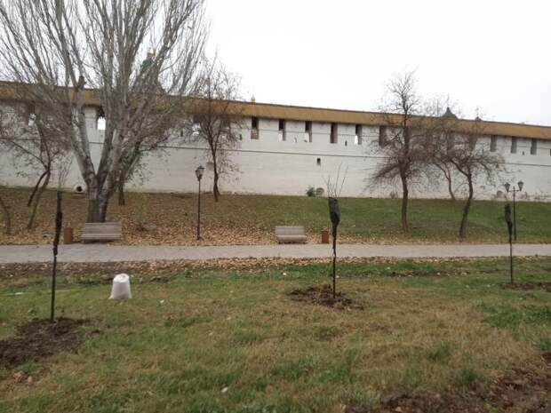 Парки и скверы Астрахани готовятся к морозам