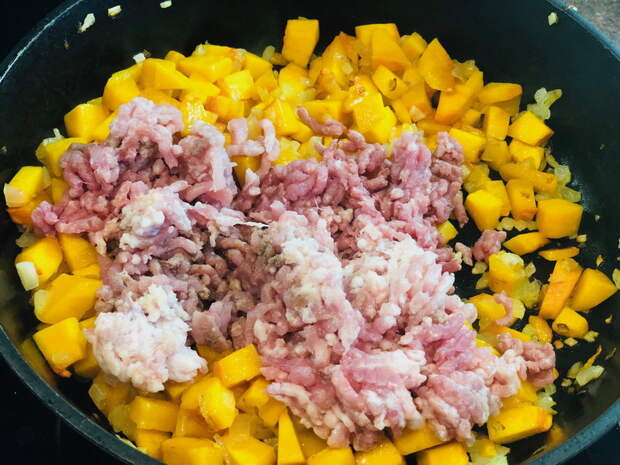 Мясной пирог с тыквой – сытное совершенство