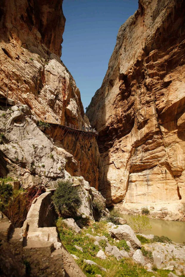 El Caminito del Rey — тропа, для прогулки по которой требуется изрядная порция отваги и немного безумия.