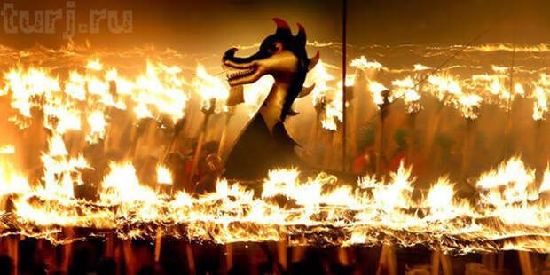 Шотландия, Леруик, Фестиваль Апхелио, Up Helly Aa Festival, Шетландские острова, праздники Шотландии, фестивали Шотландии, огненные праздники, викинги