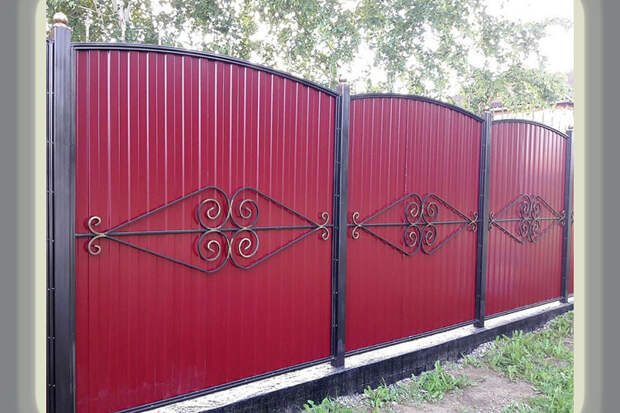 Профнастил, несмотря на то, что сегодня имеется много различных материалов для изготовления заборов, по-прежнему остается самым востребованным.-11