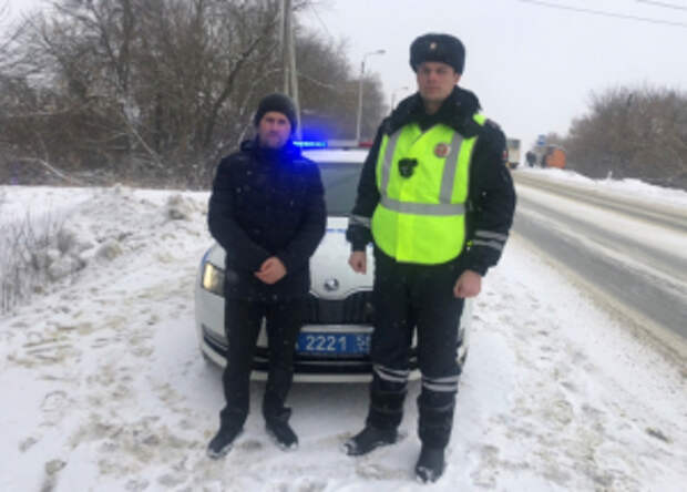 В Пензенской области сотрудники ДПС помогли доставить в медицинское учреждение беременную женщину