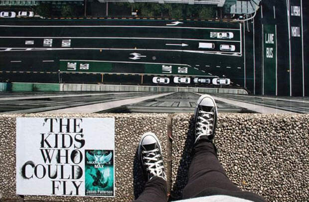 Уличная реклама Maximum Ride