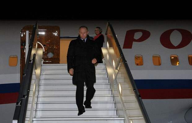 Владимир Путин в аэропорту Симферополя