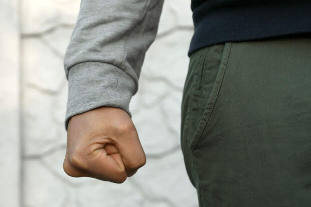 ОН: в Иркутской области старшеклассники жестоко избивают мальчика