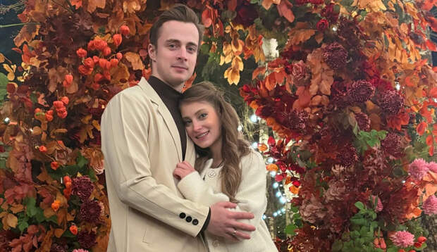 «Создаём новогоднее настроение»: Алёна Косторная впервые показала сына в трогательной фотосессии