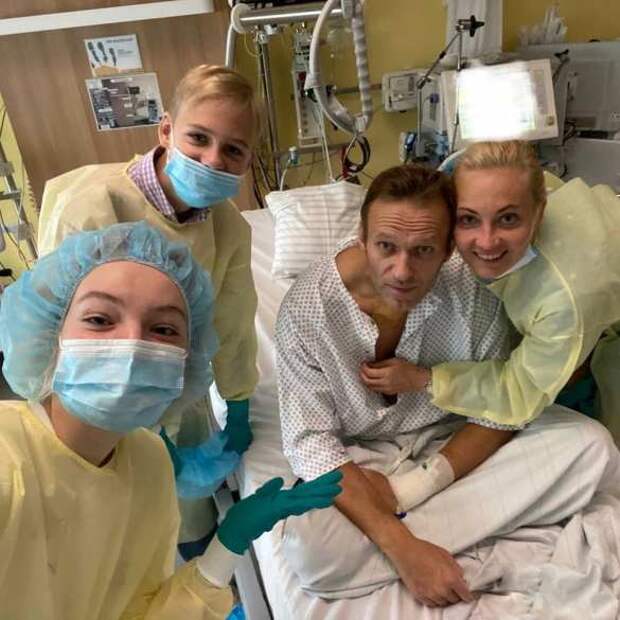 Что не так с фотографией вышедшего из комы Навального? (ФОТО) | Русская весна