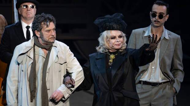 Домогаров, Аверин и Богданова: в Театре Российской армии состоялись первые показы постановки «Предложение»