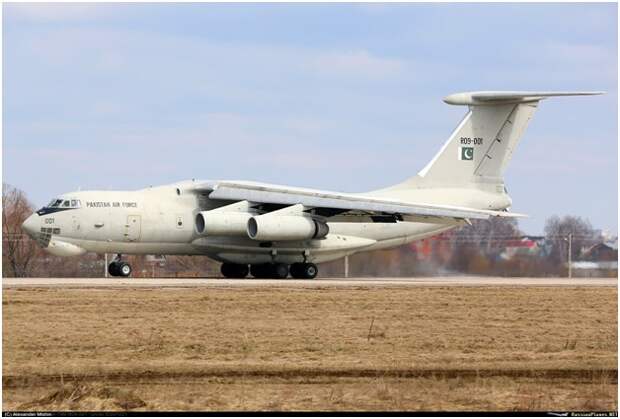 Ил-78МП ВВС Пакистана на подмосковном аэродроме. Ремонт такого самолета Украина уже не тянет