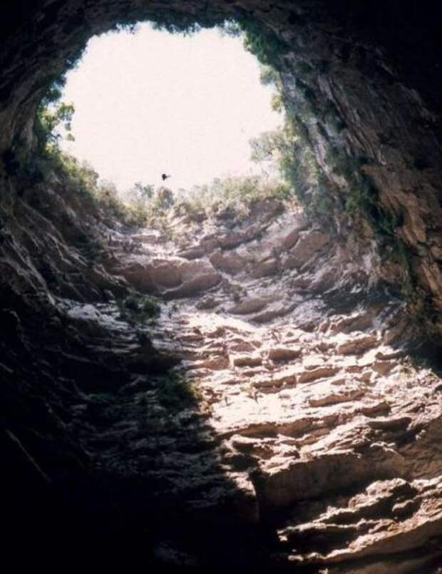 Вид из пещеры снизу