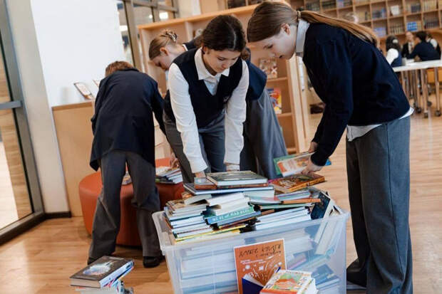 В Подмосковье собрали более 1,7 тыс. книг в рамках акции "Дарите книги с любовью"