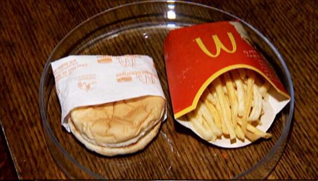 Шестилетний бургер и картофель фри из McDonald&#039;s McDonald's, бургер, еда, фри