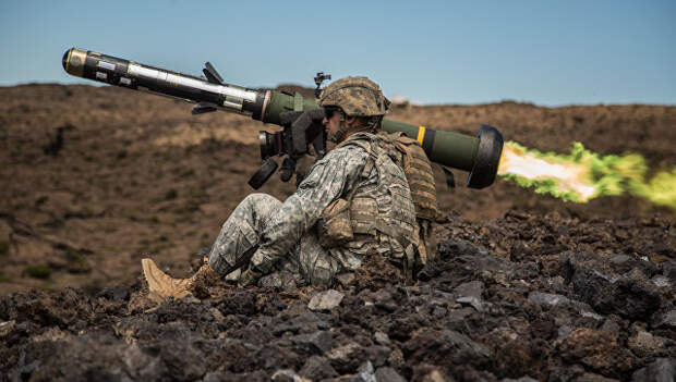 Американский переносной противотанковый ракетный комплекс (ПТРК) FGM-148 Javelin. Архивное фото