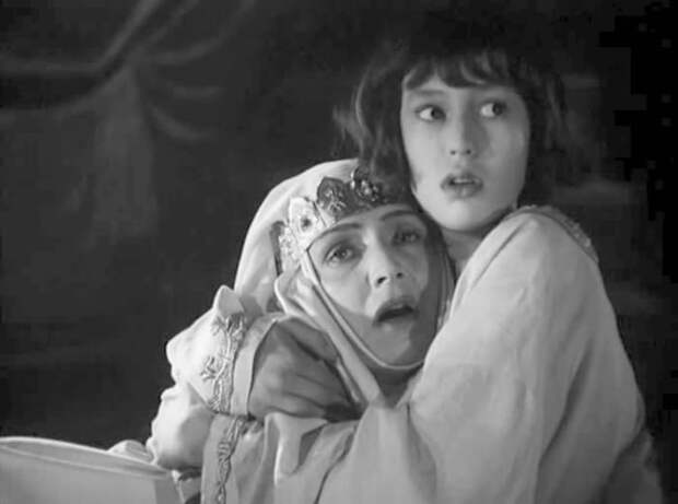 Кадр из фильма *Иван Грозный*, 1945 | Фото: kino-teatr.ru Кадр из фильма *Иван Грозный*, 1945 | Фото: kino-teatr.ru