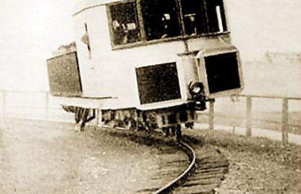 Джилингхемское чудо 10 ноября 1909 году в Джилингхеме, городке на юго-востоке Англии, британцы могли увидеть чудо-локомотив Луи Бреннана в действии. Он ездил по одному рельсу и поддерживал равновесие за счет гироскопической системы. Все желающие могли прокатиться на его платформе